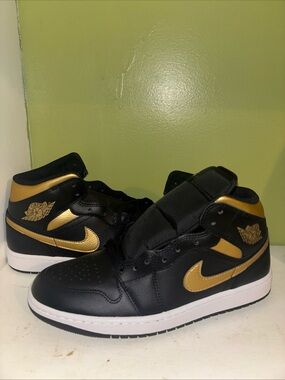 Nike Air Jordan 1 Mid Black Metallic Sise 9.5 New